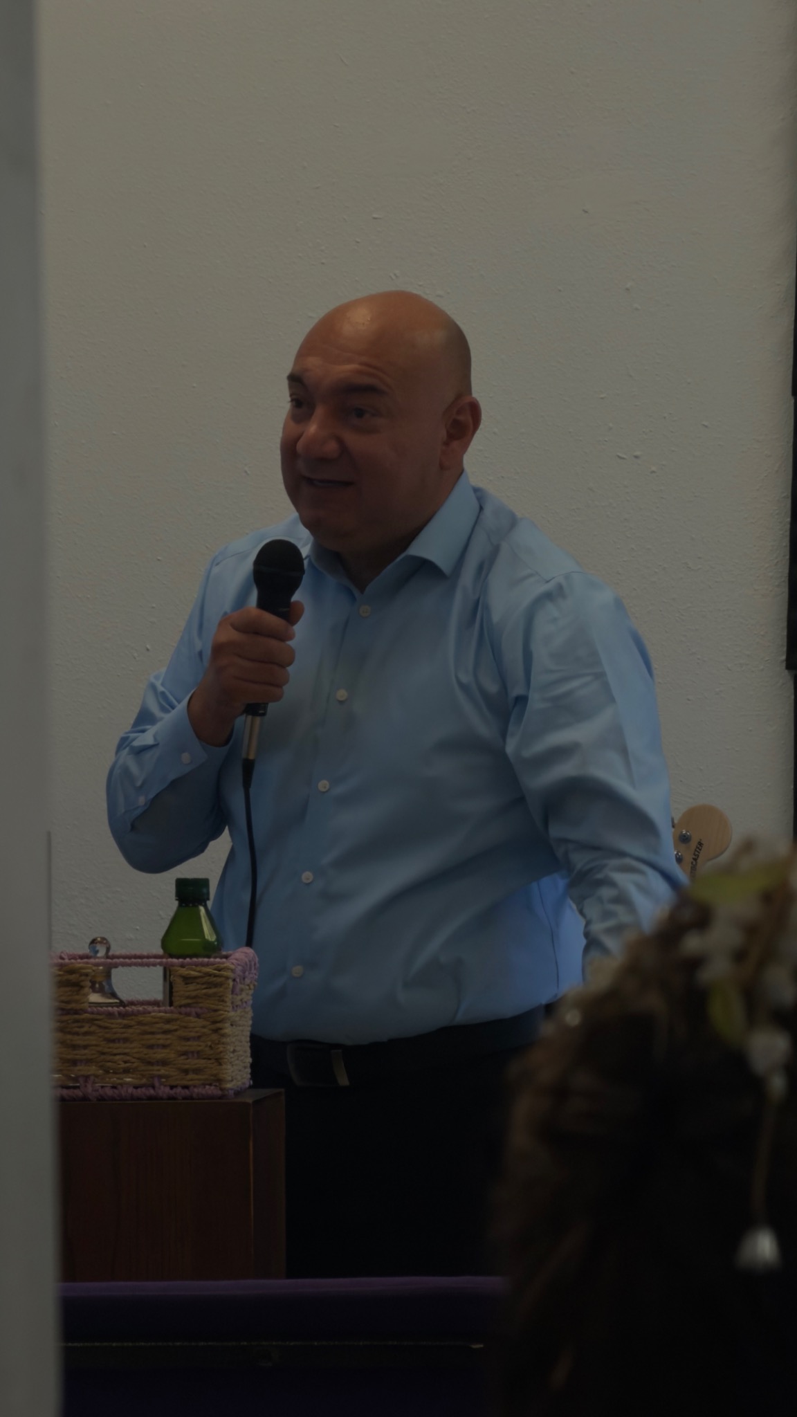 Pastor predicando